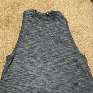 Lululemon muscle tank size 6